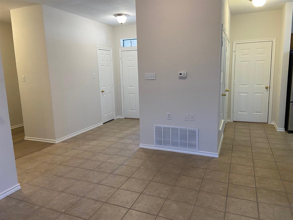 27101 Meadowmore Court - Photo 11