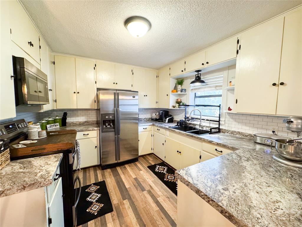 1303 Grand Central Avenue - Photo 11