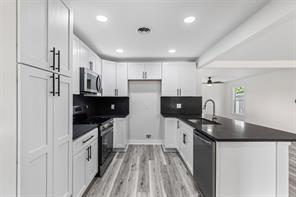2327 Brookfield Avenue - Photo 10