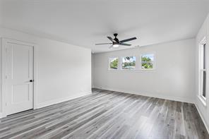 2327 Brookfield Avenue - Photo 12