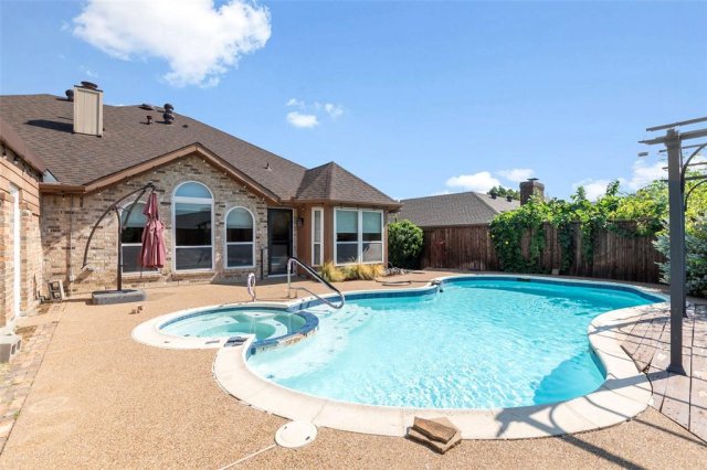 622 Meadowcrest Drive