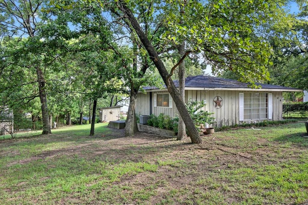 109 Circle Drive - Photo 1