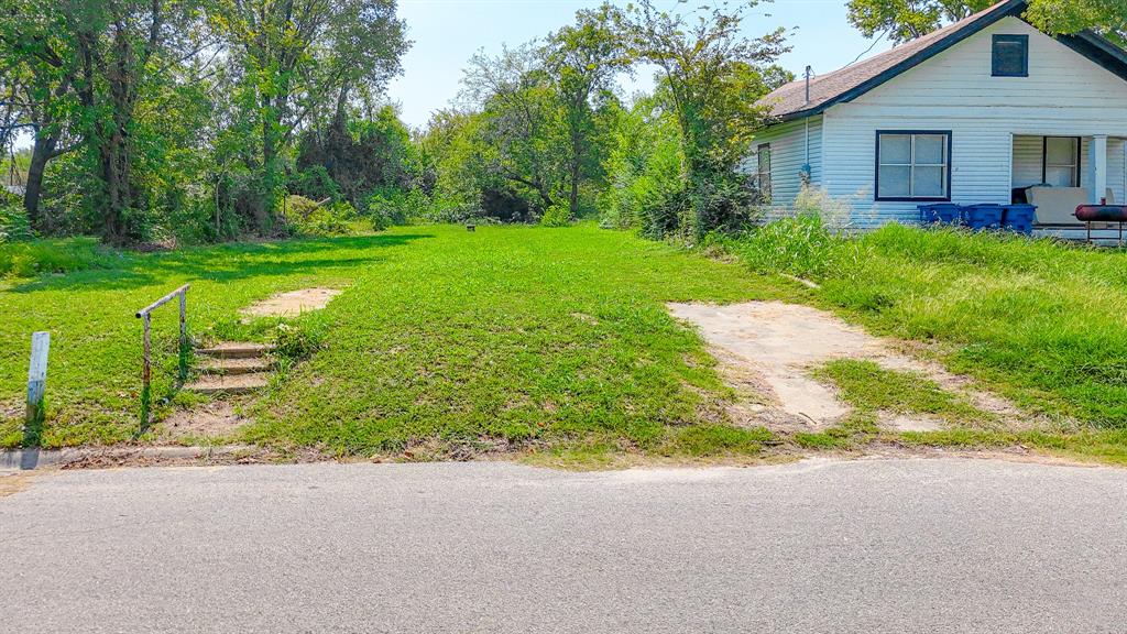 707 E 3rd Avenue - Photo 6
