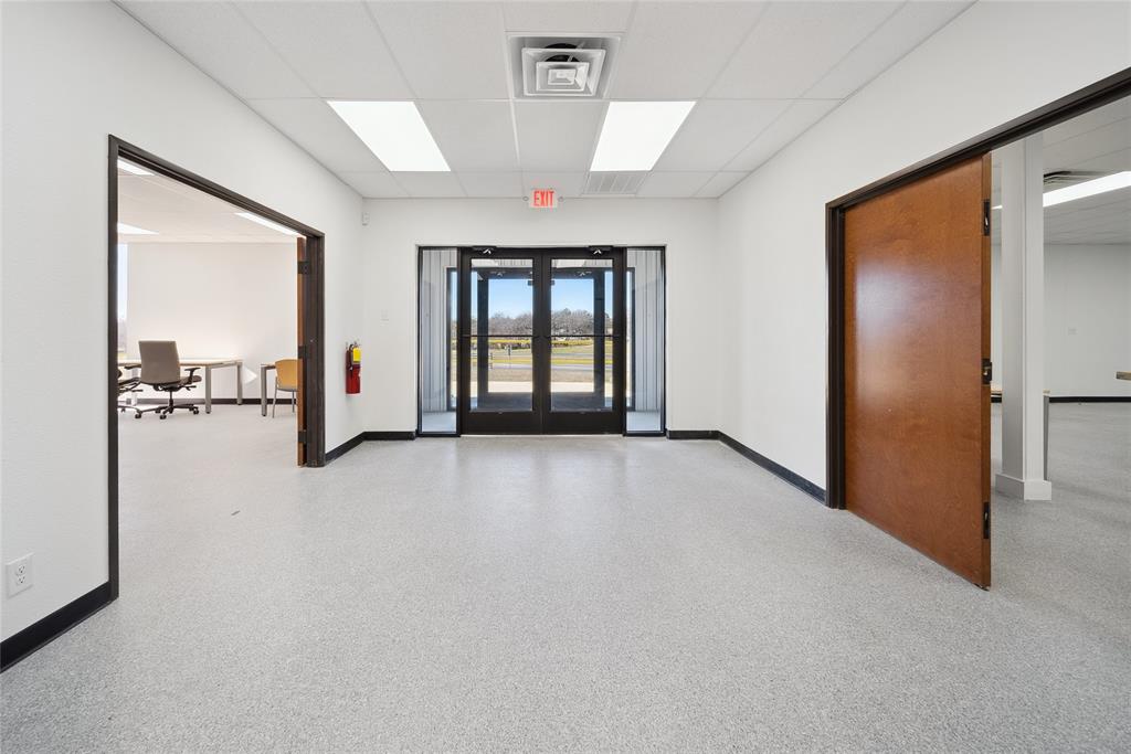 1020 N US HIGHWAY 69 - Photo 8