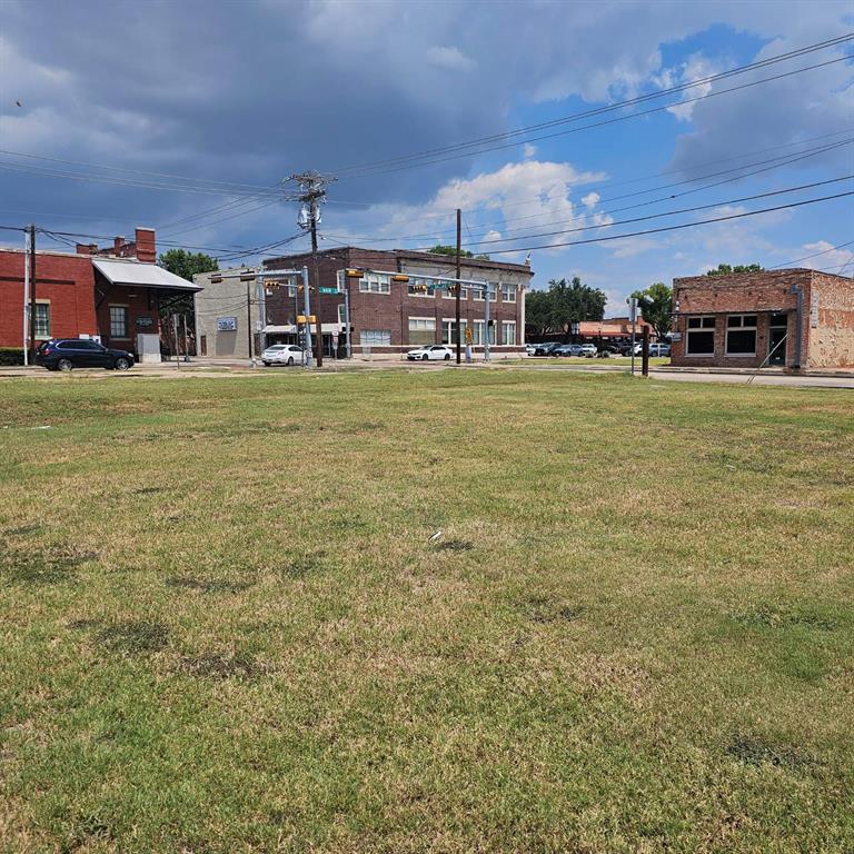 103-107 S Dallas Avenue - Photo 1