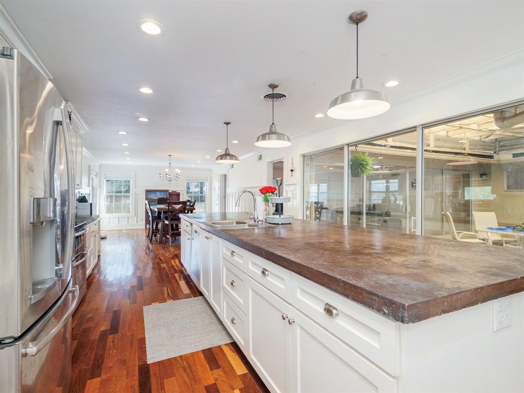 1909 8th Street - Photo 1
