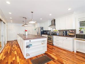 1909 8th Street - Photo 2