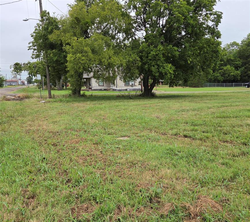 901 S 13th - Photo 1