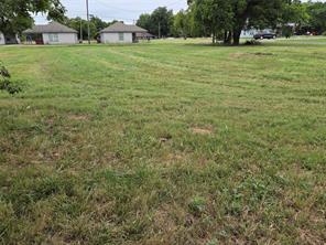 901 S 13th - Photo 2