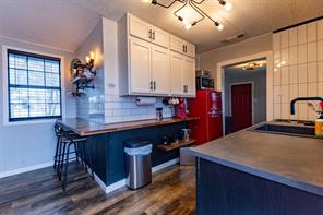 708 Avenue A - Photo 6