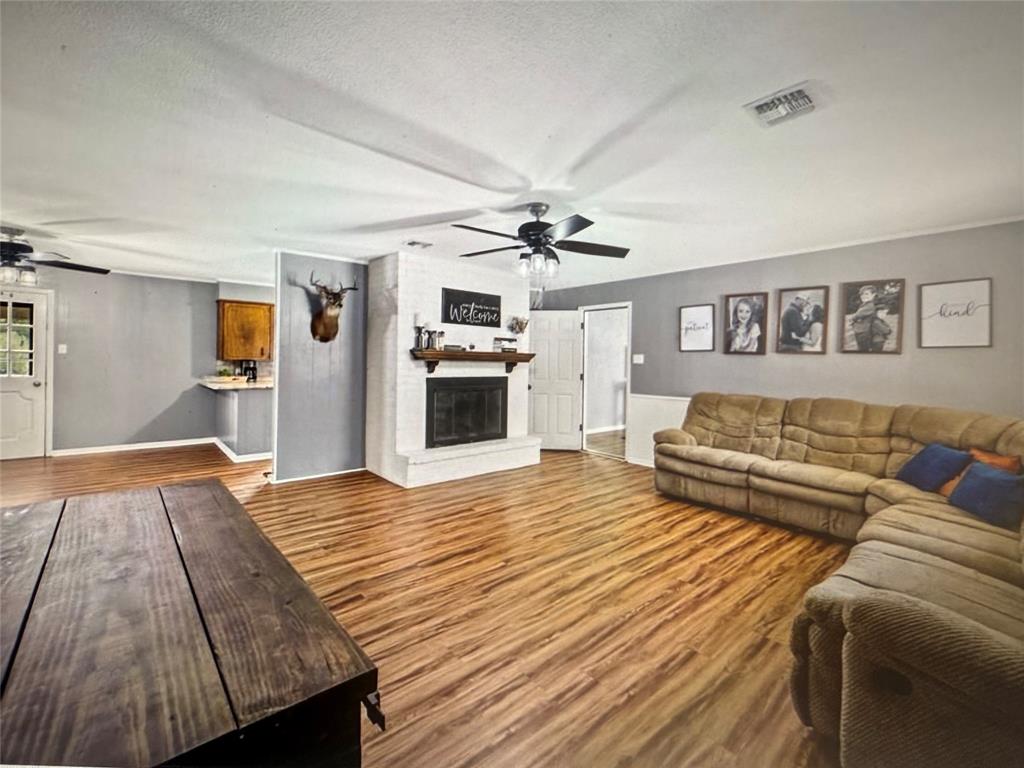 521 Wood - Photo 2
