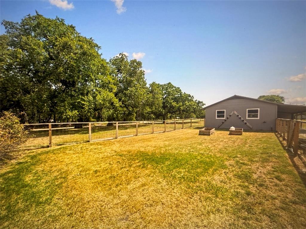 521 Wood - Photo 23