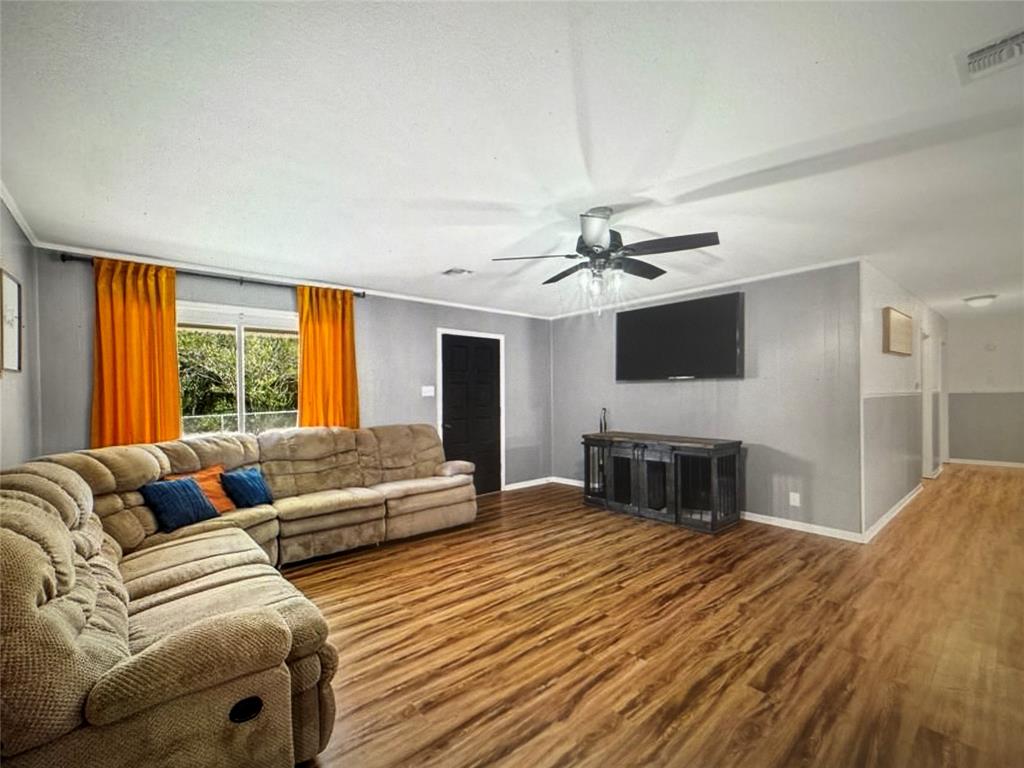521 Wood - Photo 4
