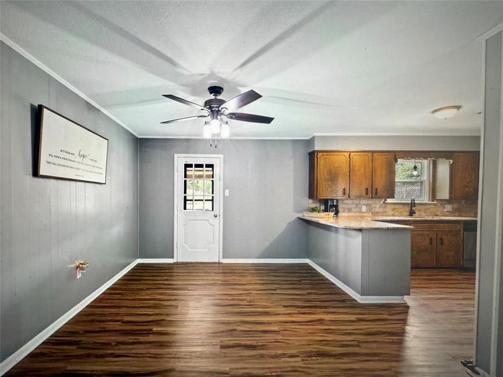 521 Wood - Photo 5