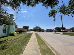 201 E 6th Street - Photo 11