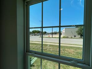 201 E 6th Street - Photo 12