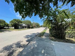 201 E 6th Street - Photo 14
