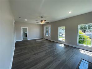 201 E 6th Street - Photo 16
