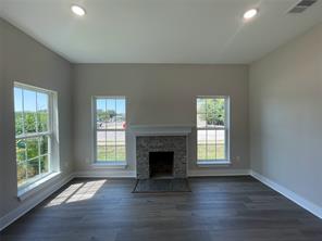 201 E 6th Street - Photo 17