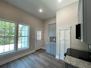 201 E 6th Street - Photo 21