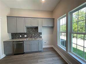 201 E 6th Street - Photo 22