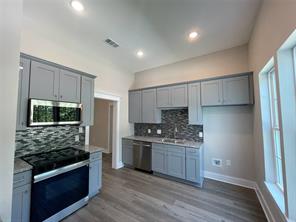 201 E 6th Street - Photo 24