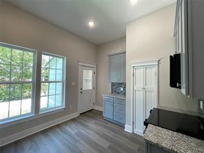201 E 6th Street - Photo 25