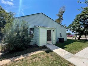 201 E 6th Street - Photo 3