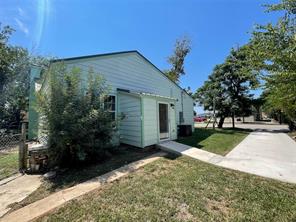 201 E 6th Street - Photo 4