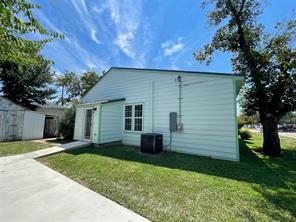 201 E 6th Street - Photo 5