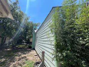 201 E 6th Street - Photo 6