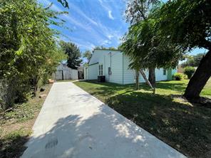 201 E 6th Street - Photo 8