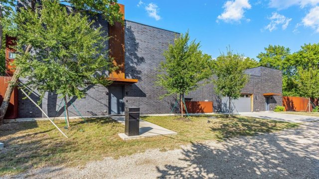 4798 Iberia Avenue