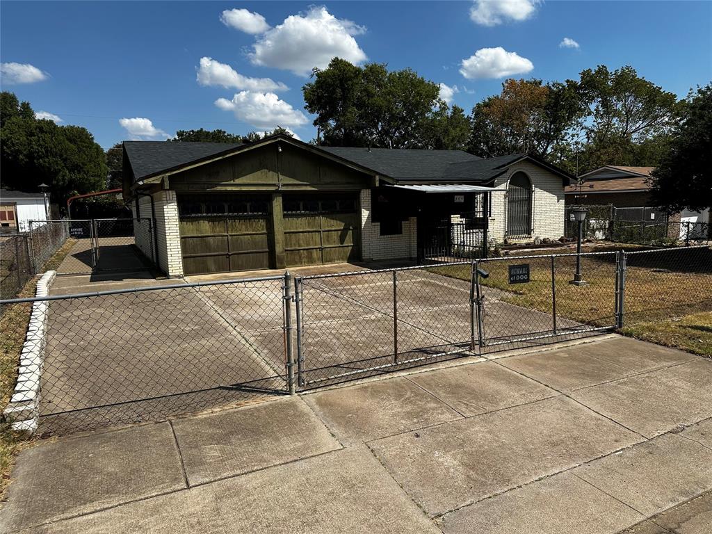 809 Lomo Street - Photo 1