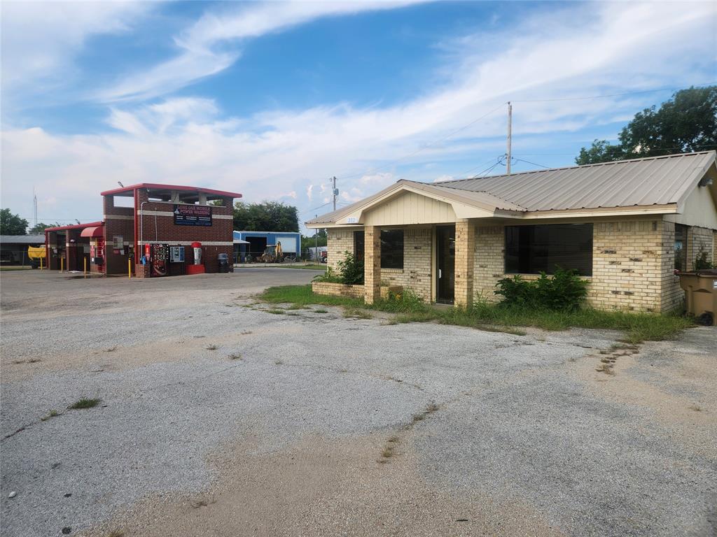 202 US Highway 69 N - Photo 1