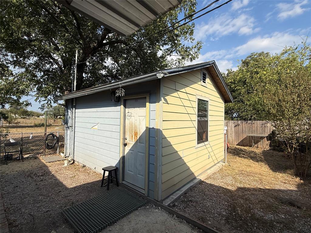 414 E Harris Street - Photo 8