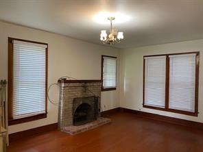 302 W College Street - Photo 2