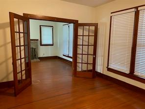 302 W College Street - Photo 3
