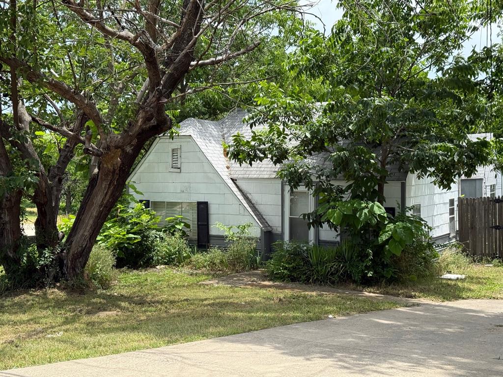 601 S Clark Street - Photo 1