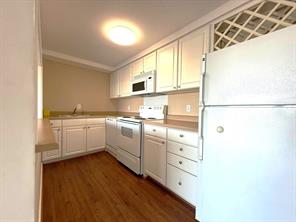 6211 W Northwest Highway - Photo 28