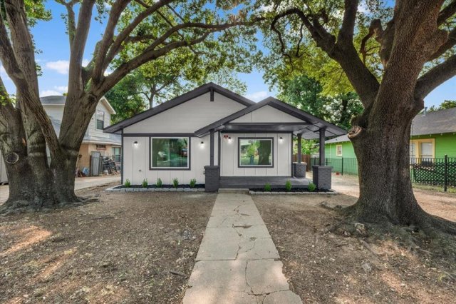 818 Hollywood Avenue