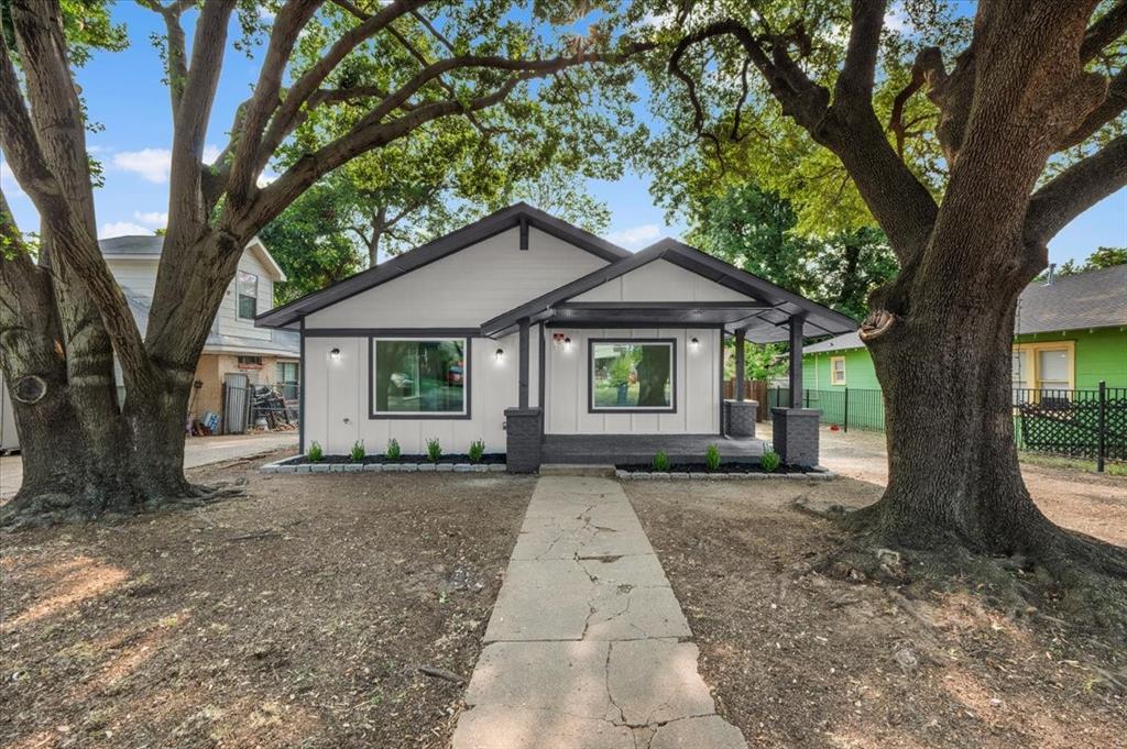 818 Hollywood Avenue - Photo 1