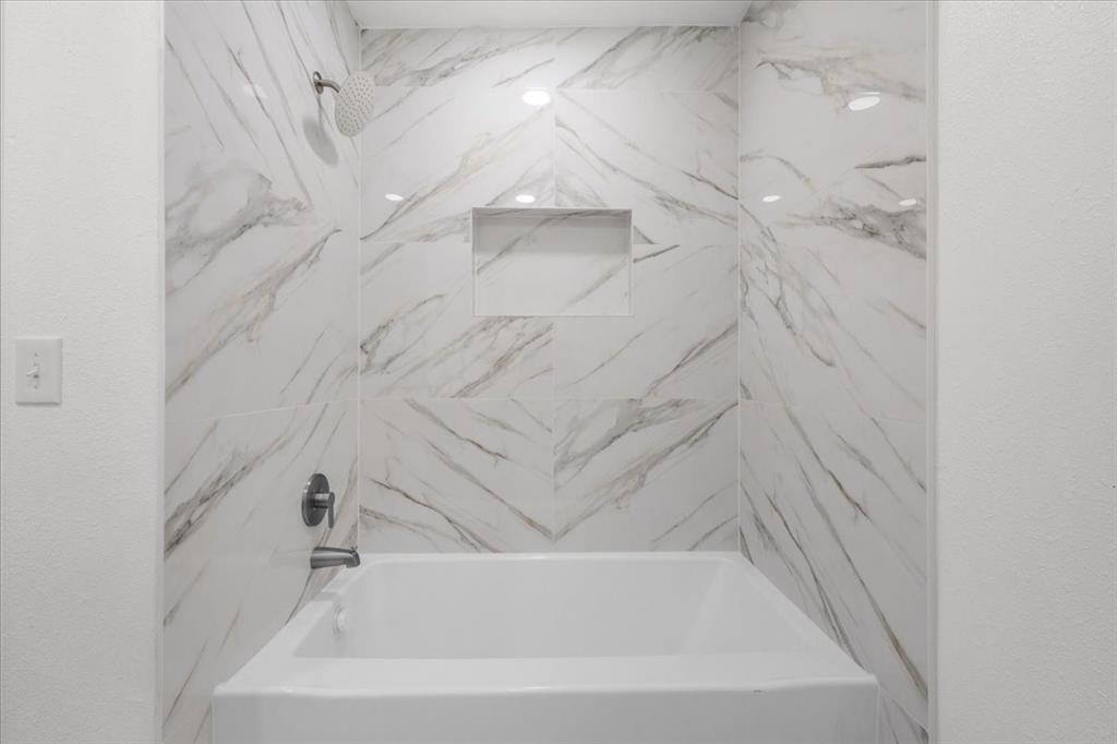 818 Hollywood Avenue - Photo 17