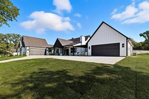 1019 Glenoaks Drive - Photo 2