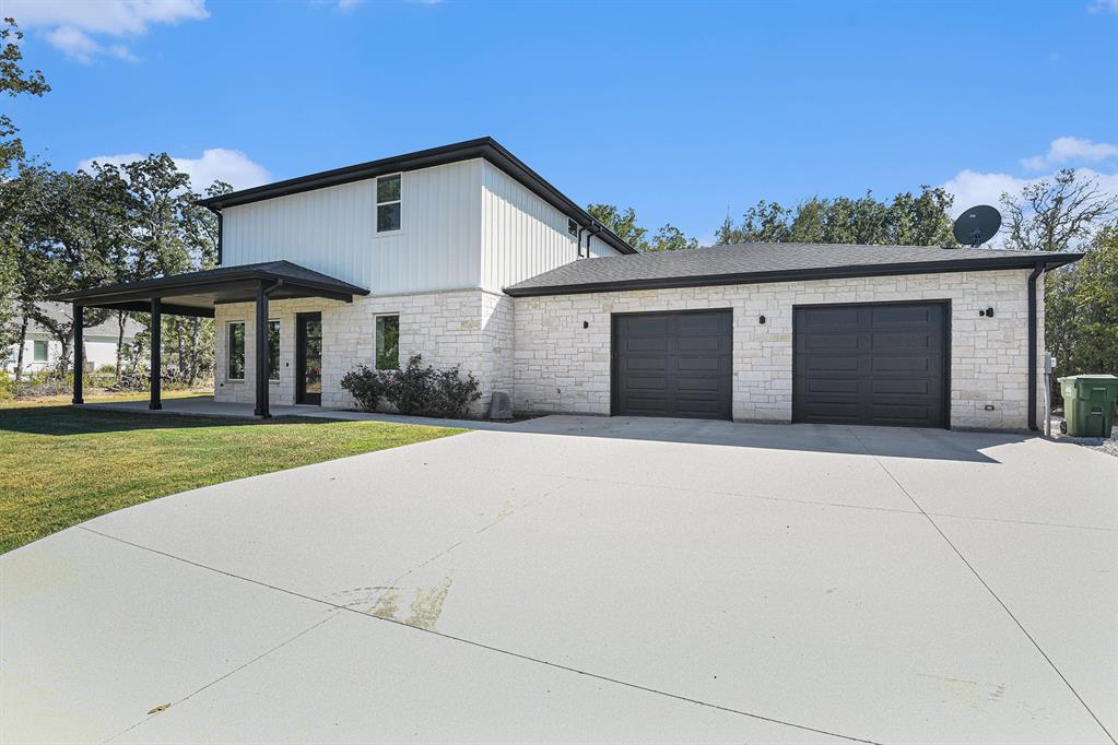 811 County Road 3451 - Photo 3