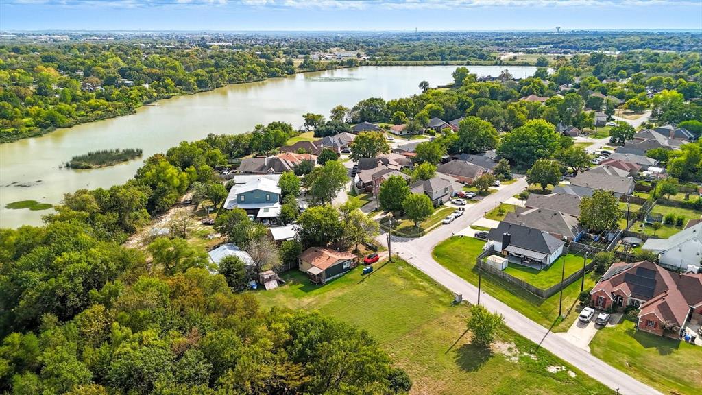 869 Lakeside Drive - Photo 1