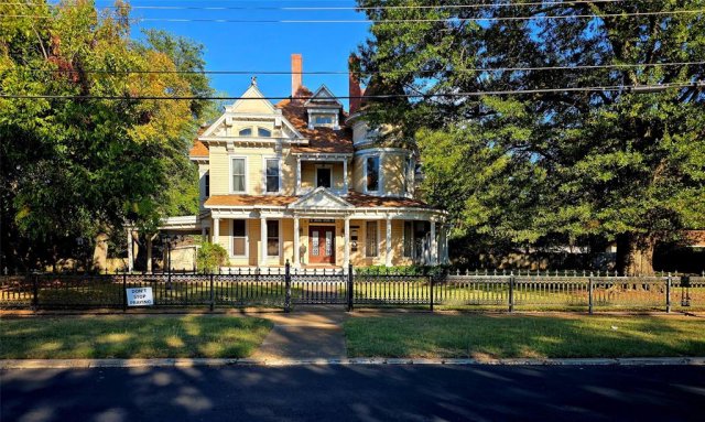 802 Fitzhugh Avenue