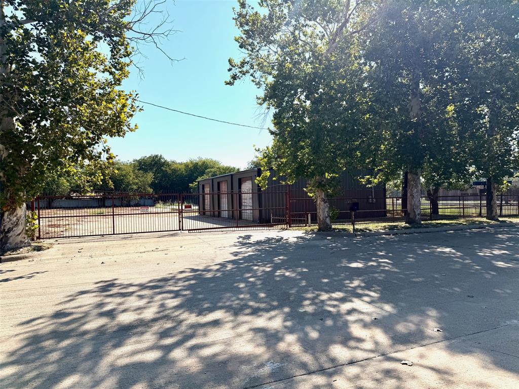 614 N Crockett Street - Photo 1