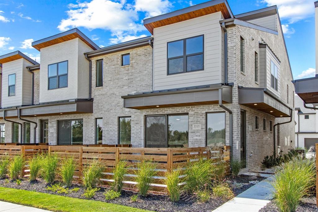 2020 NE Aldrich Mews - Photo 1
