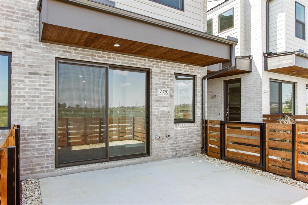2020 NE Aldrich Mews - Photo 4